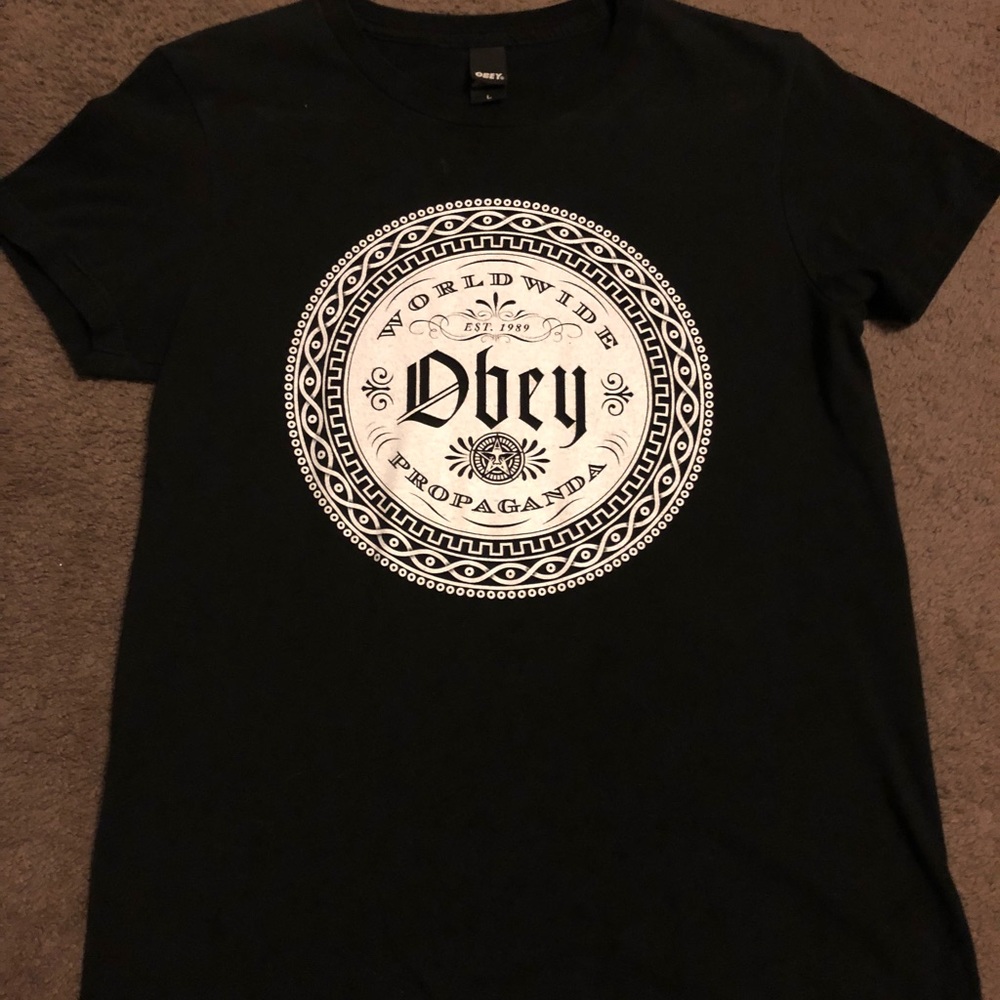 Women’s Large Obey T-Shirt